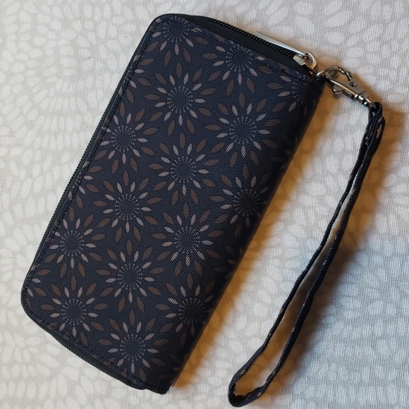 Travelon Travel Wristlet Wallet with ID Protection-Fabulous Condition - Picture 2 of 6